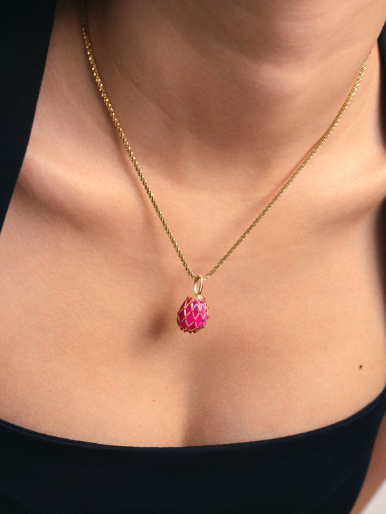 Charm Easter Egg Pink Baño Oro